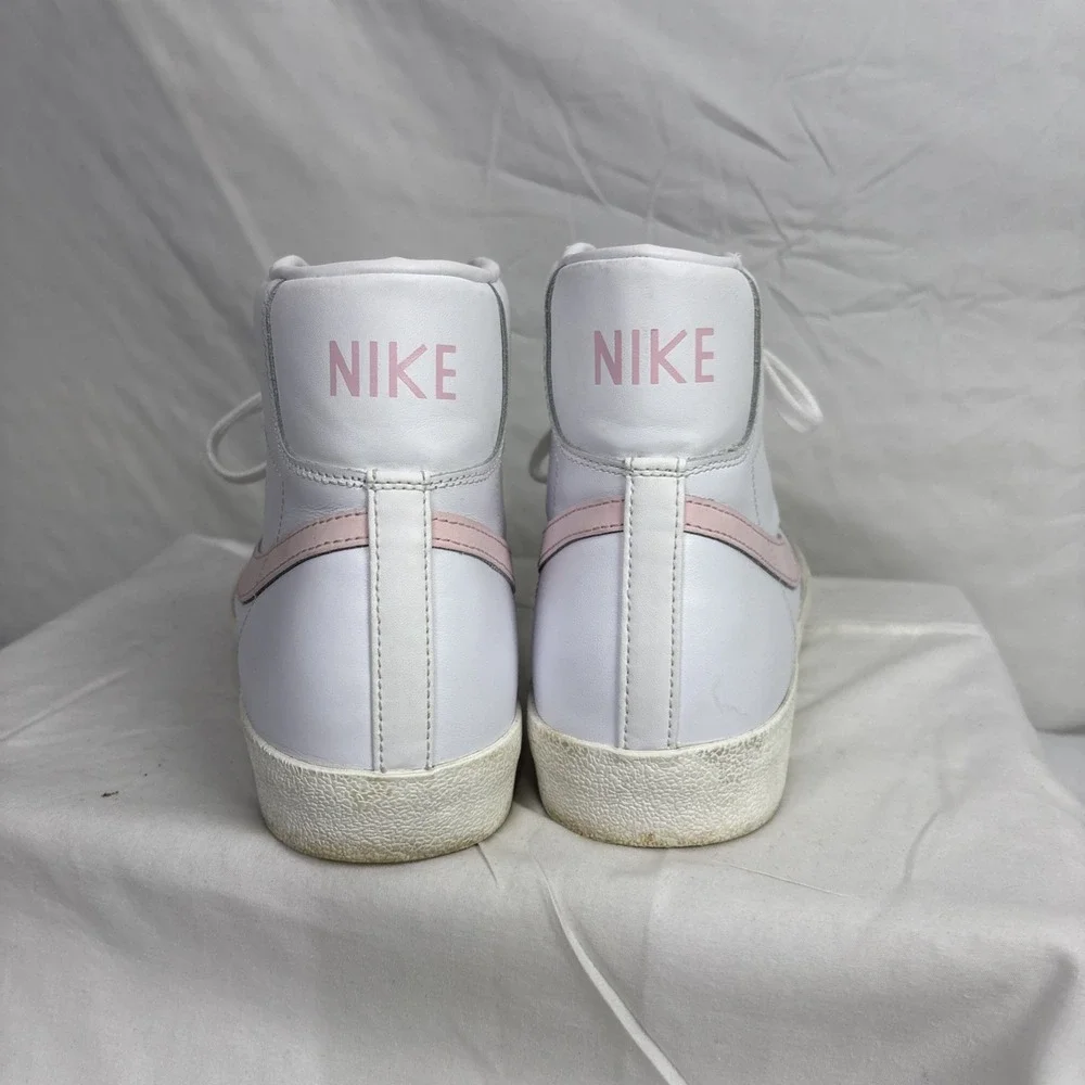 Nike product pair